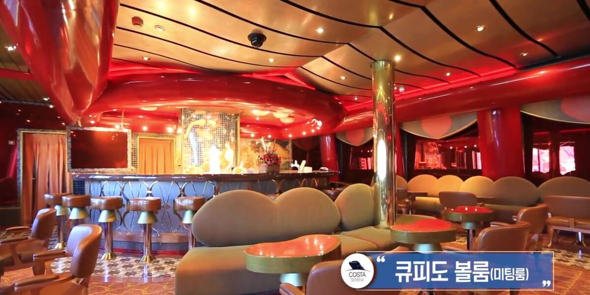 정찬식 레스토랑 — 흰 테이블보와 은식기가 세팅된 이탈리안 다이닝